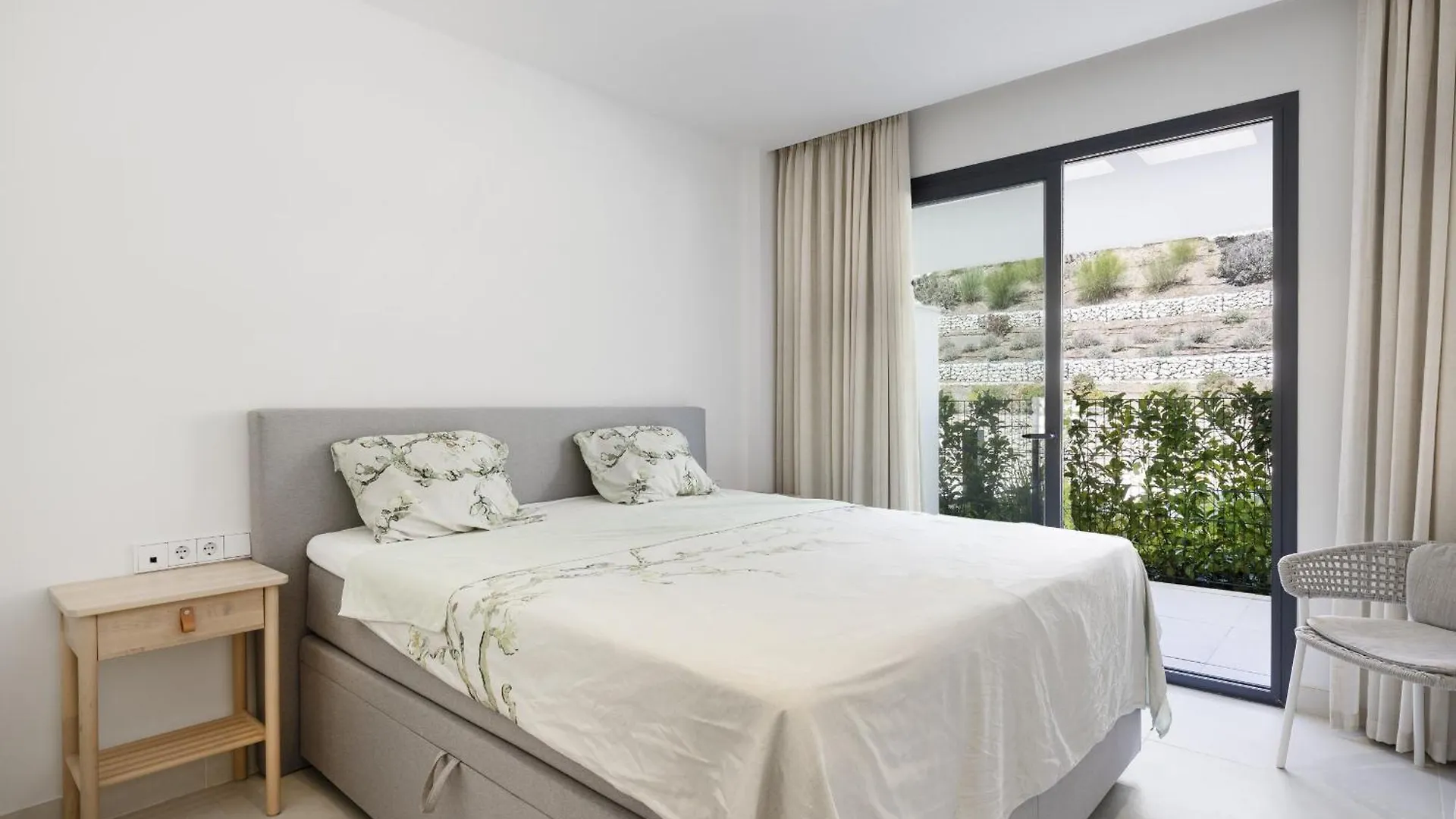 Exlusive Apartment With Garden In Higueron Fuengirola