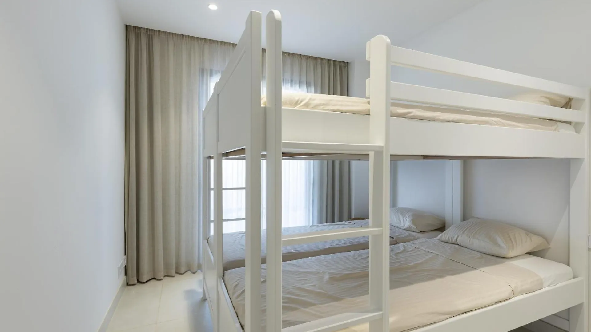 Exlusive Apartment With Garden In Higueron Fuengirola
