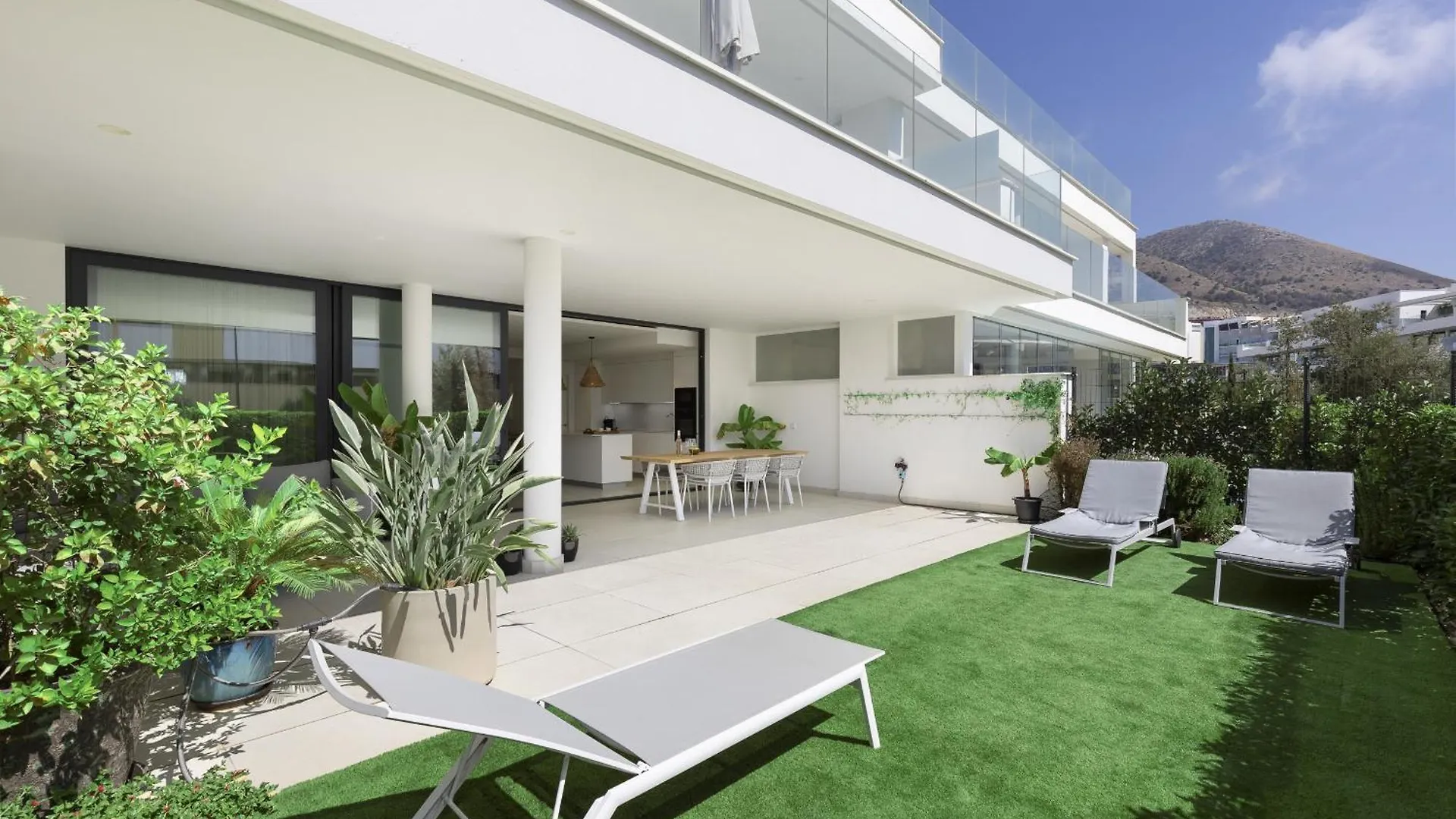 Exlusive Apartment With Garden In Higueron Fuengirola