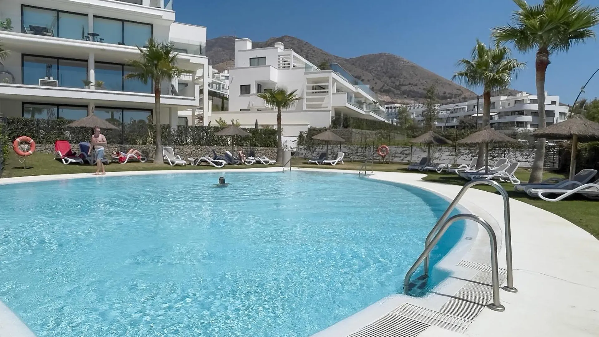 Exlusive Apartment With Garden In Higueron Fuengirola