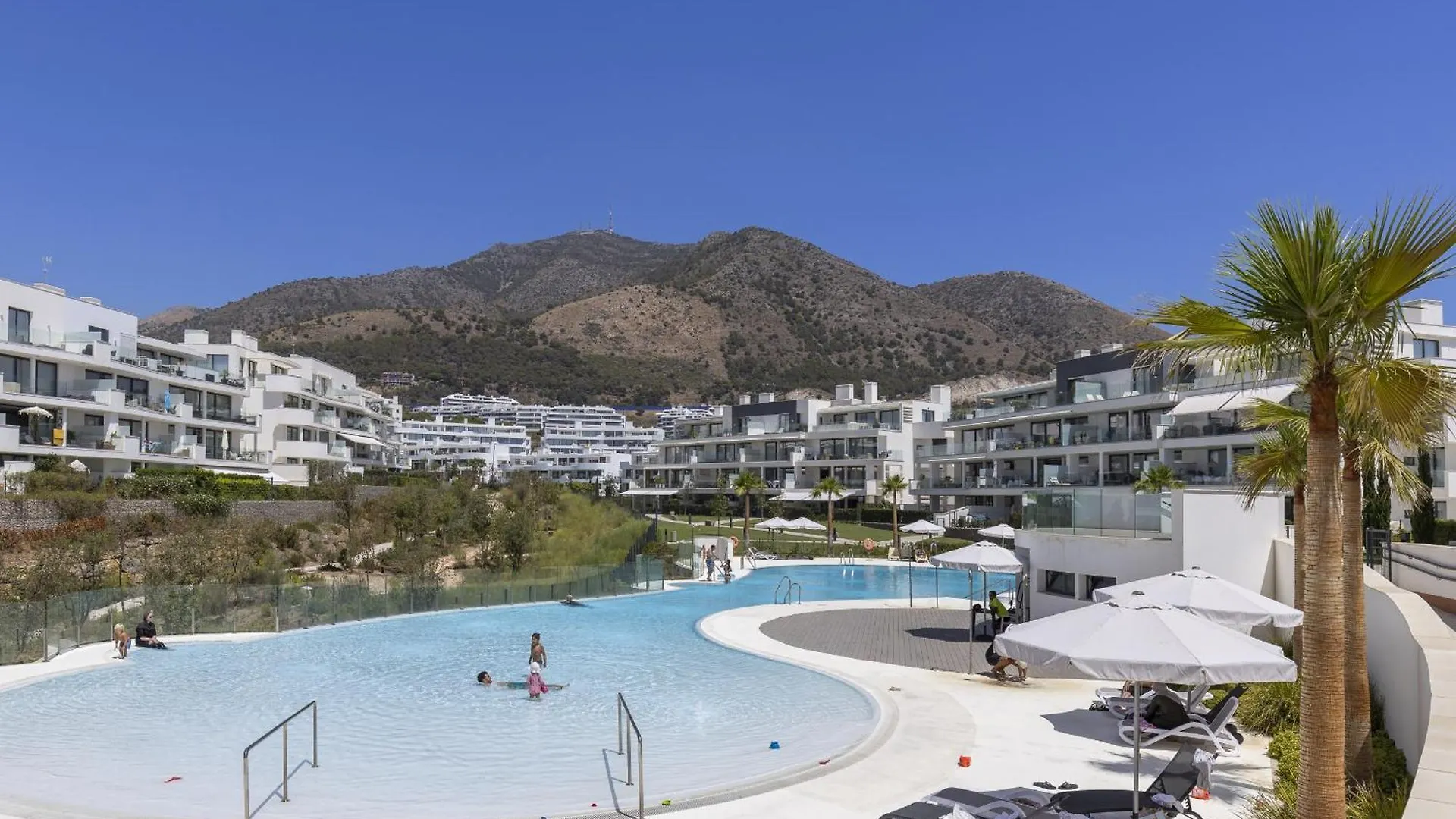 Exlusive Apartment With Garden In Higueron Fuengirola